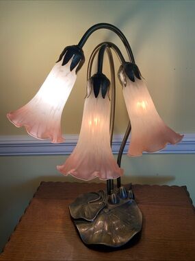 Tiffany Style Three-Arm Lily Flower Pad Table Lamp